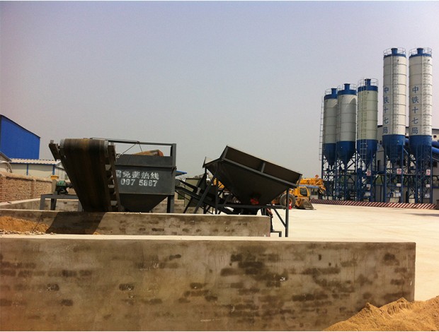 中鐵十七局鄭徐客專(zhuān)篩沙機(jī)現(xiàn)場(chǎng)